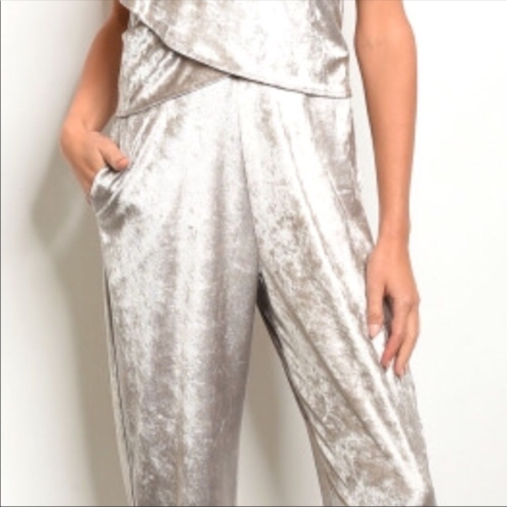 ๐ฅโMARILYNโ๐ฅVELVET CHAMPAGNE JUMPSUIT๐ฅ - Picture 4 of 8